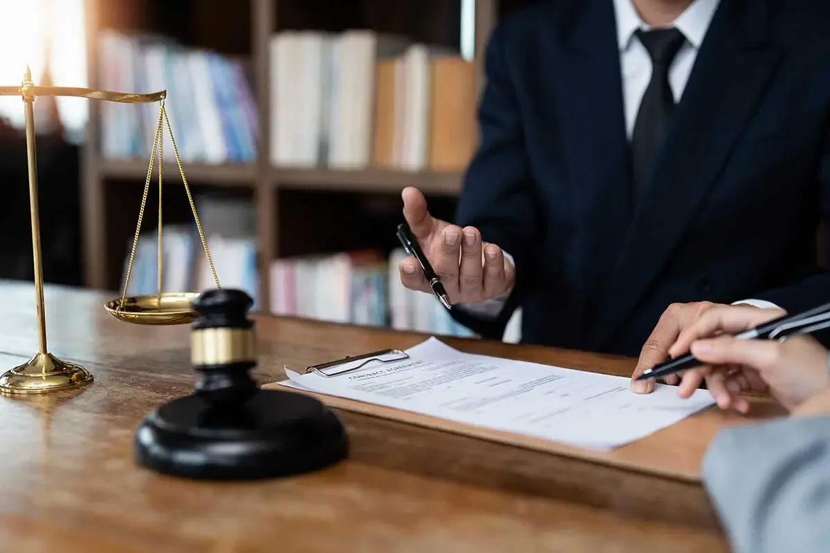 Liverman Arrais family law lawyer meeting a client for a consultation in Montreal